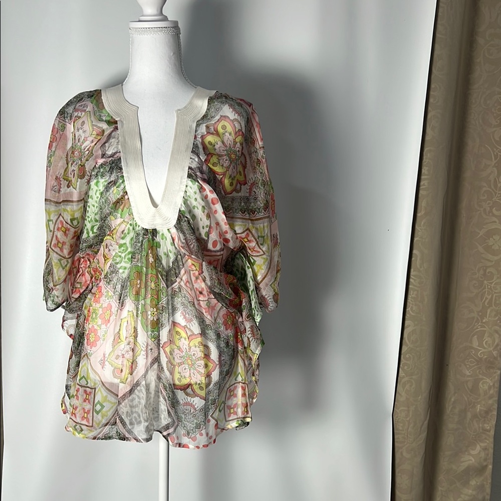 SPRING SUMMER THIS BEAUTIFUL 100% SILK BLOUSE IS FRESH AND COMFORTABLE